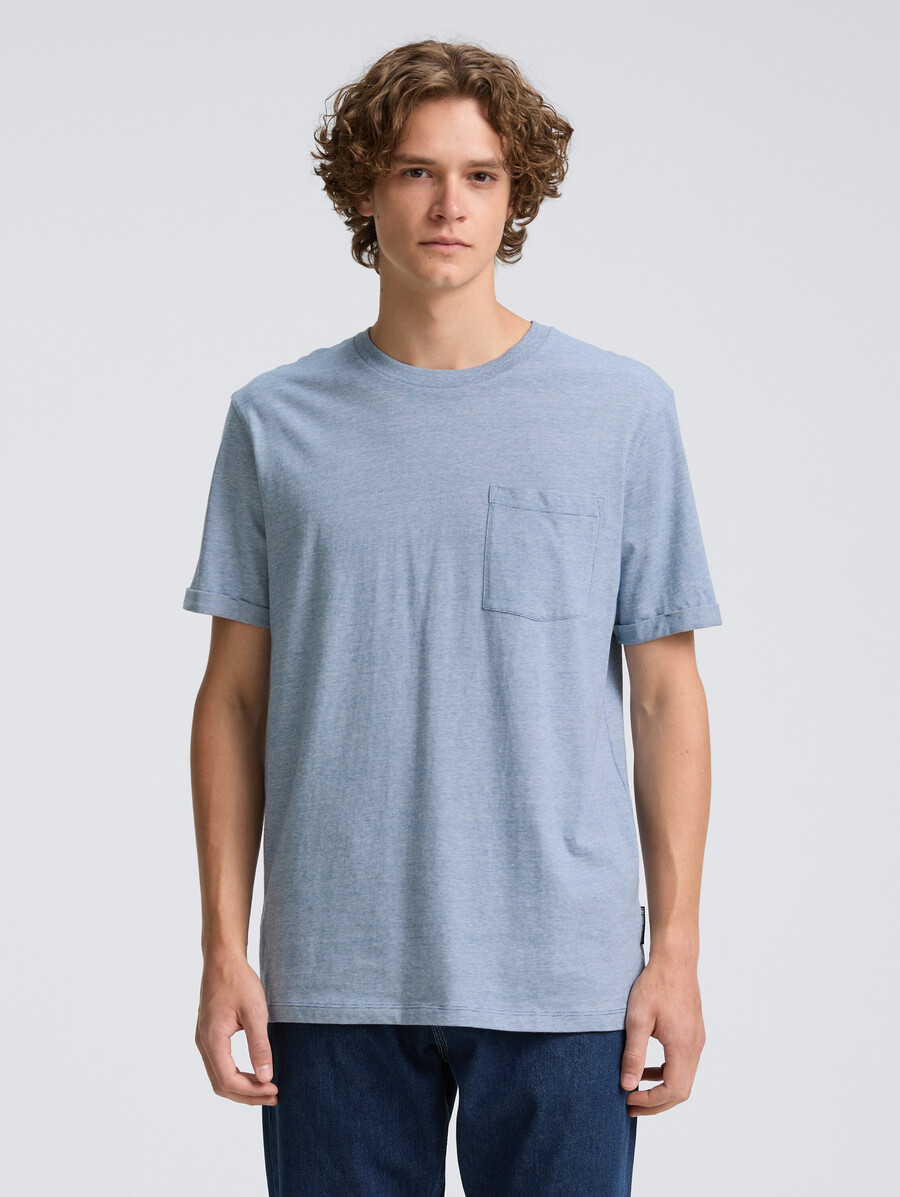 t-shirt mit brusttasche