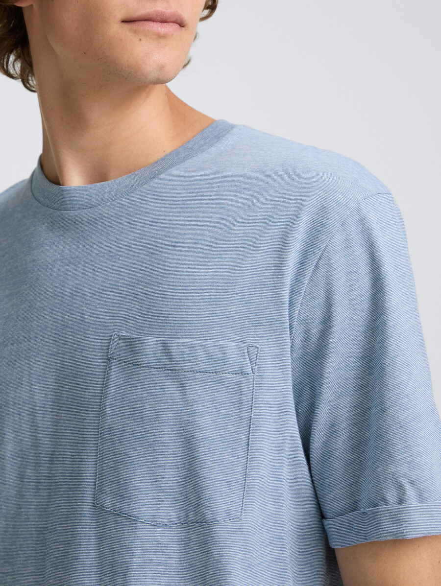 t-shirt mit brusttasche