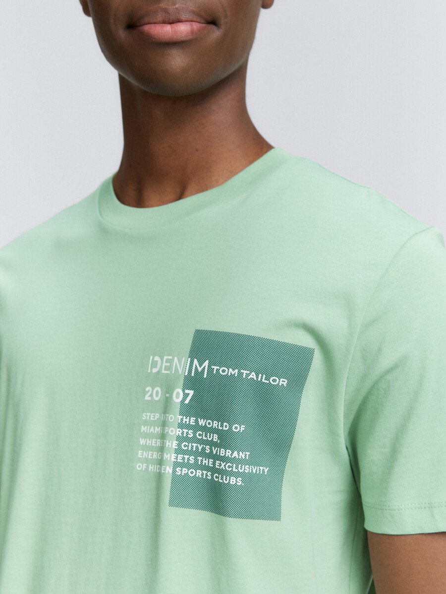 einfaches t-shirt mit logodruck