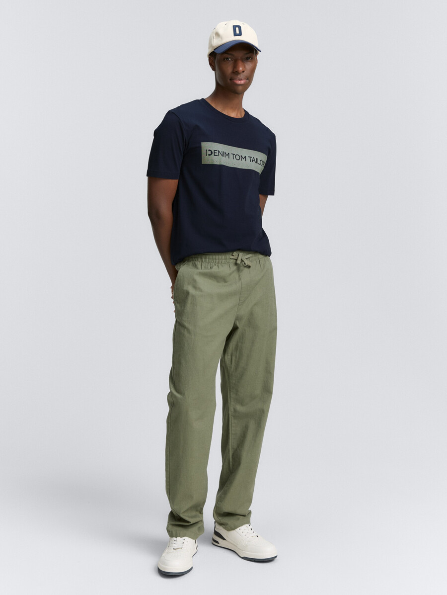 einfaches t-shirt mit logodruck