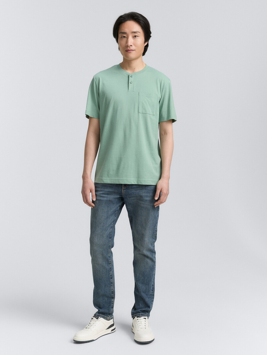 henley-t-shirt mit brusttasche