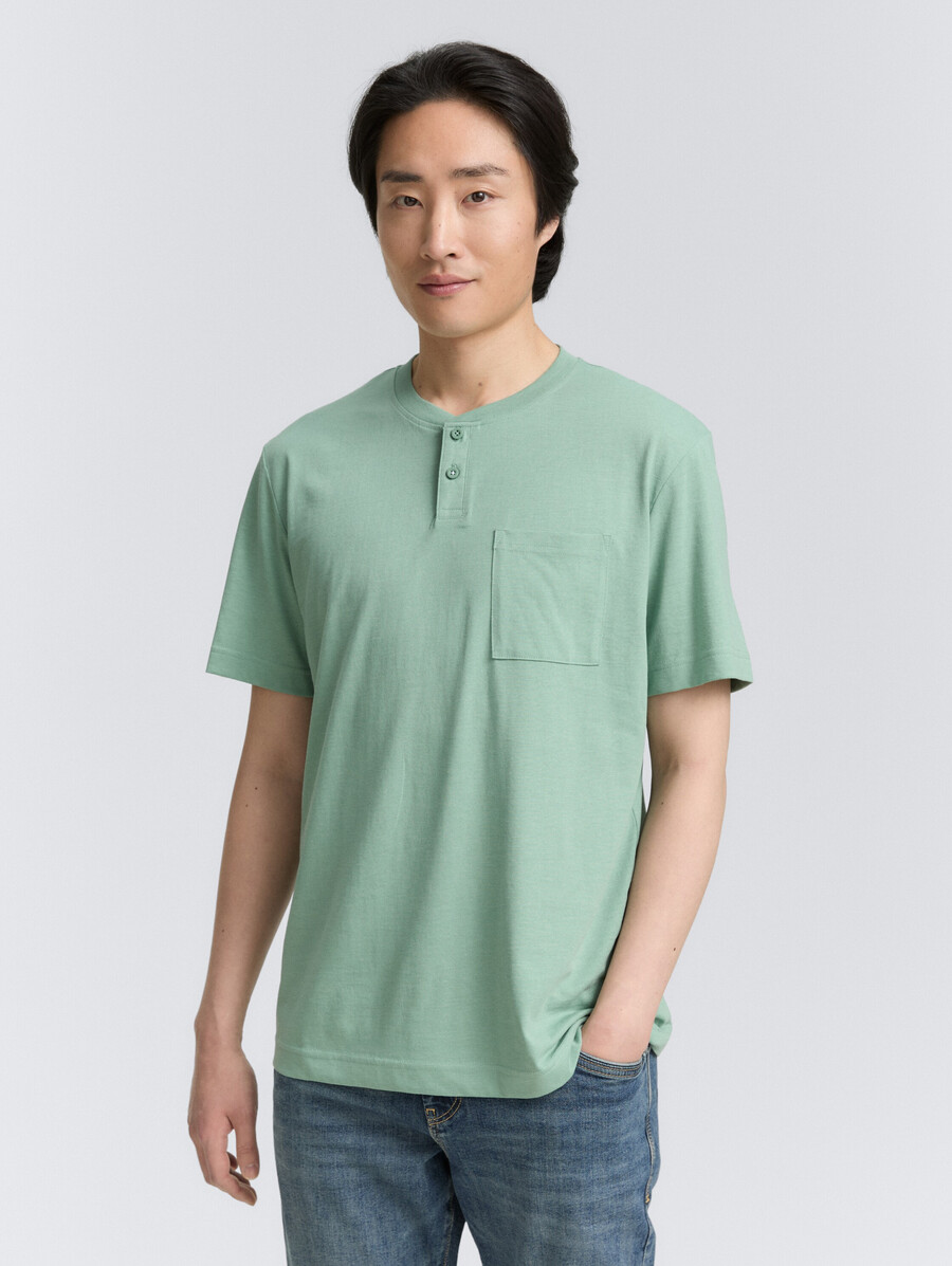 henley-t-shirt mit brusttasche