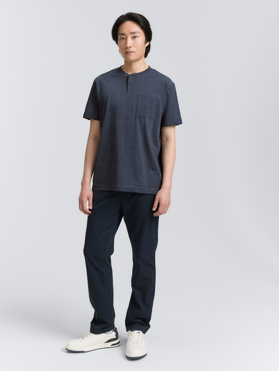 henley-t-shirt mit brusttasche