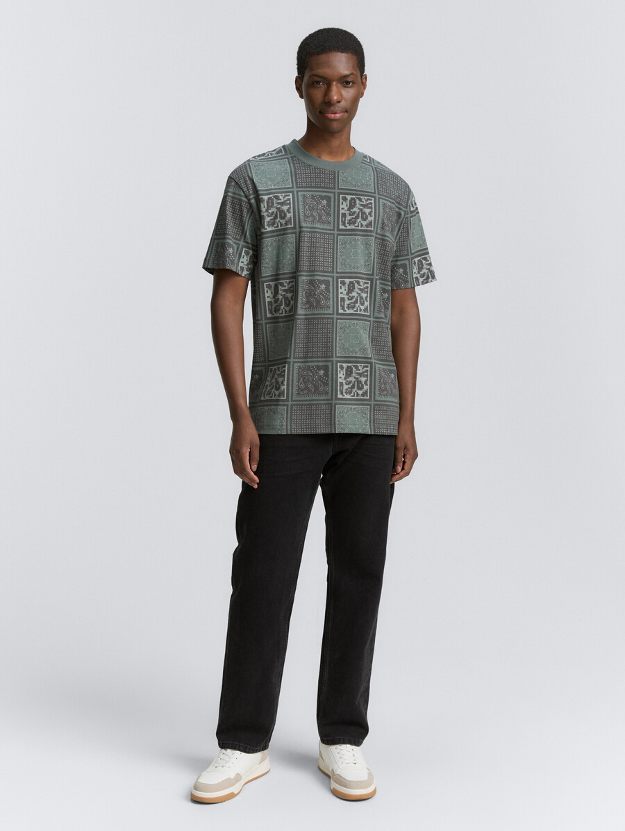 lässiges t-shirt mit muster
