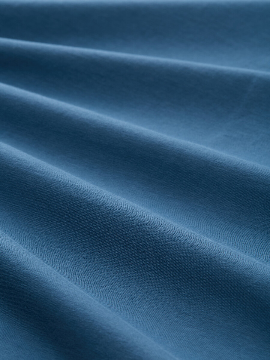 schmal geschnittenes t-shirt mit stretchanteil