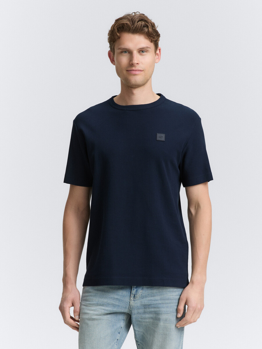 t-shirt mit logo-aufnäher