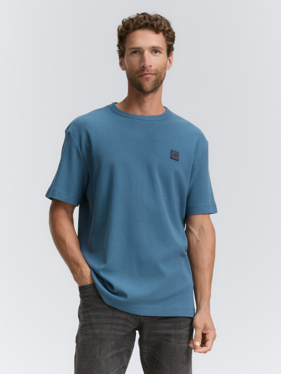 t-shirt mit logo-aufnäher