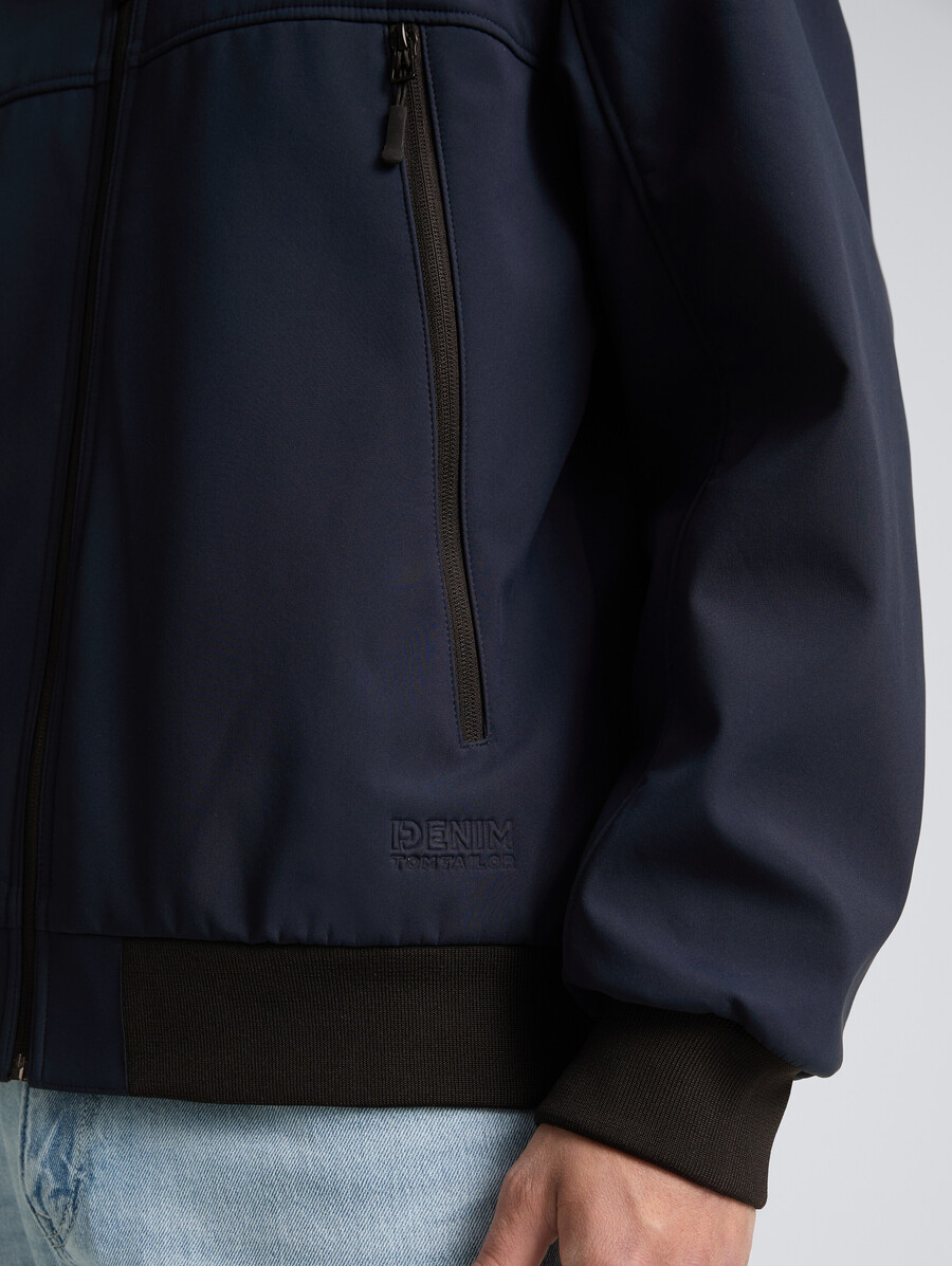 softshelljacke im bomberstil