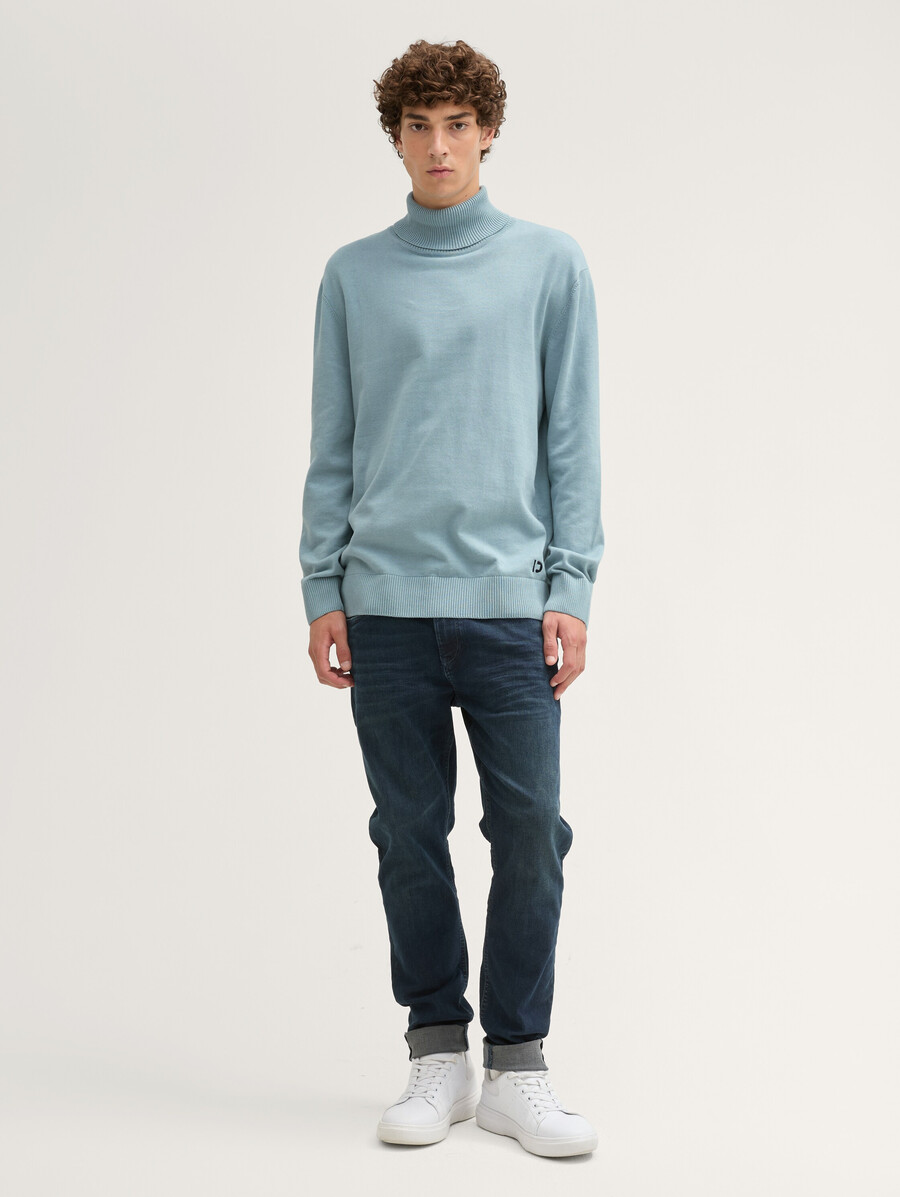 einfacher rollkragenpullover