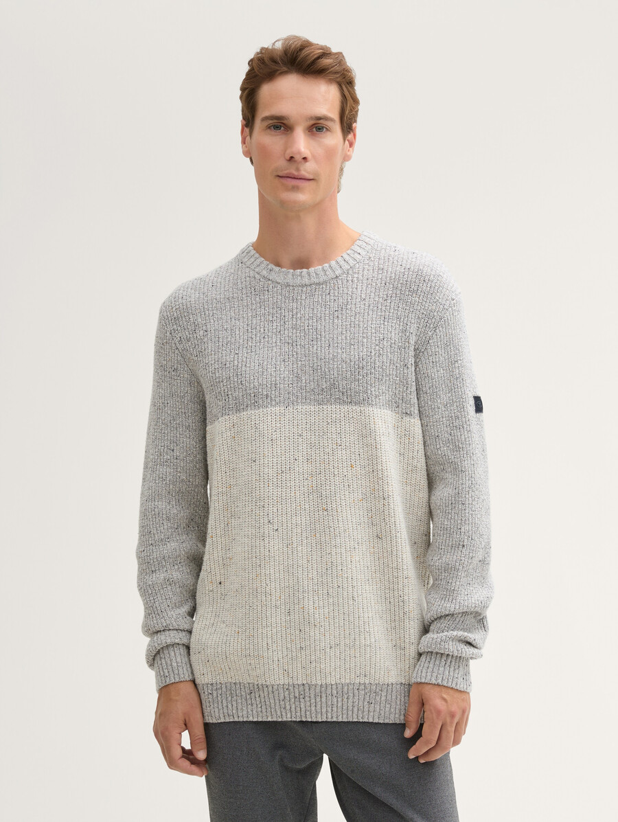 strickpullover mit strukturierter materialmischung