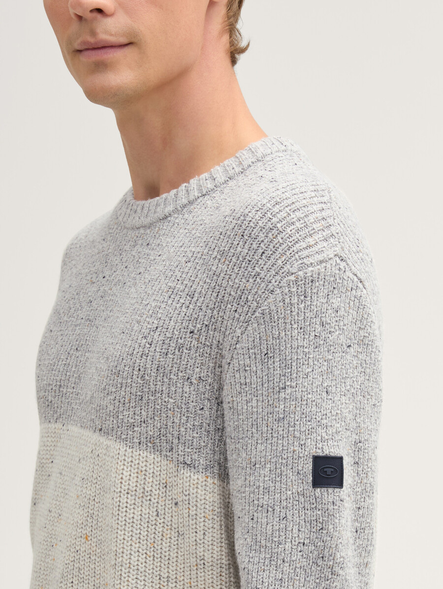 strickpullover mit strukturierter materialmischung