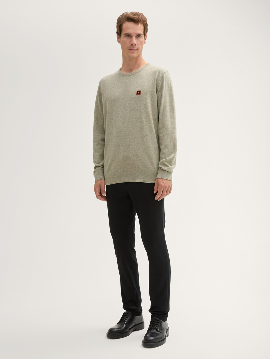 strickpullover mit logo-abzeichen