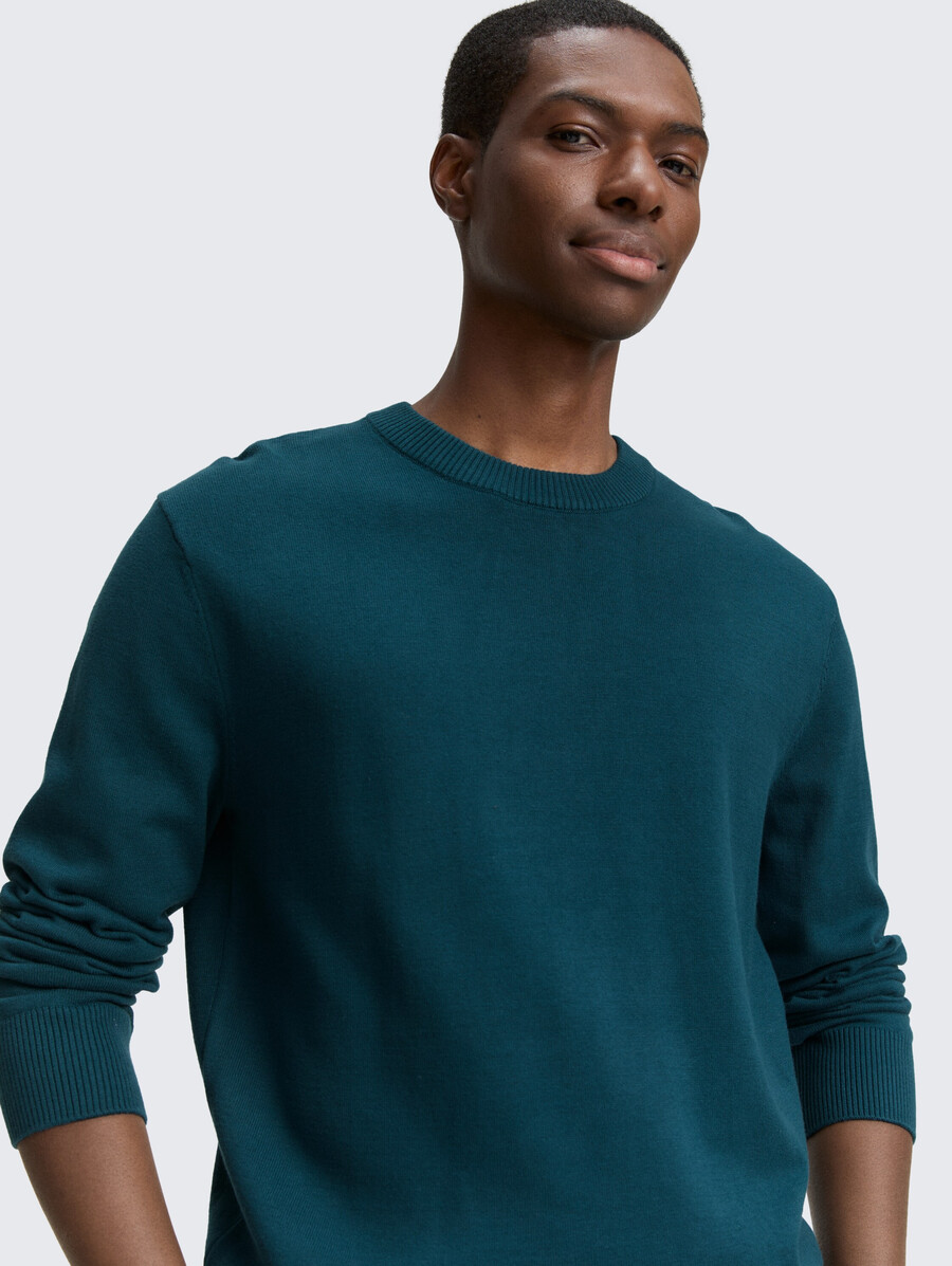 einfacher strickpullover aus baumwolle