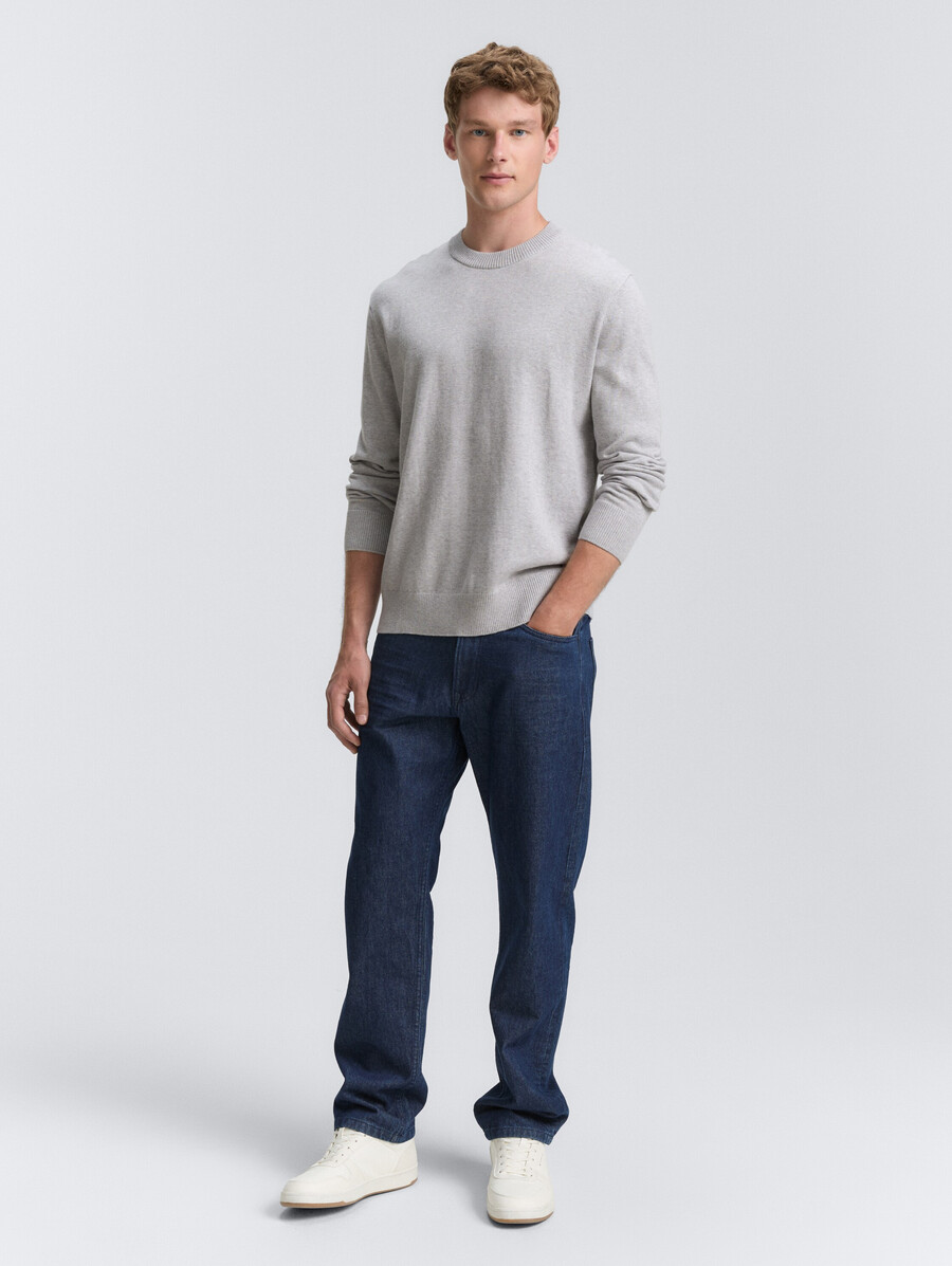einfacher strickpullover aus baumwolle