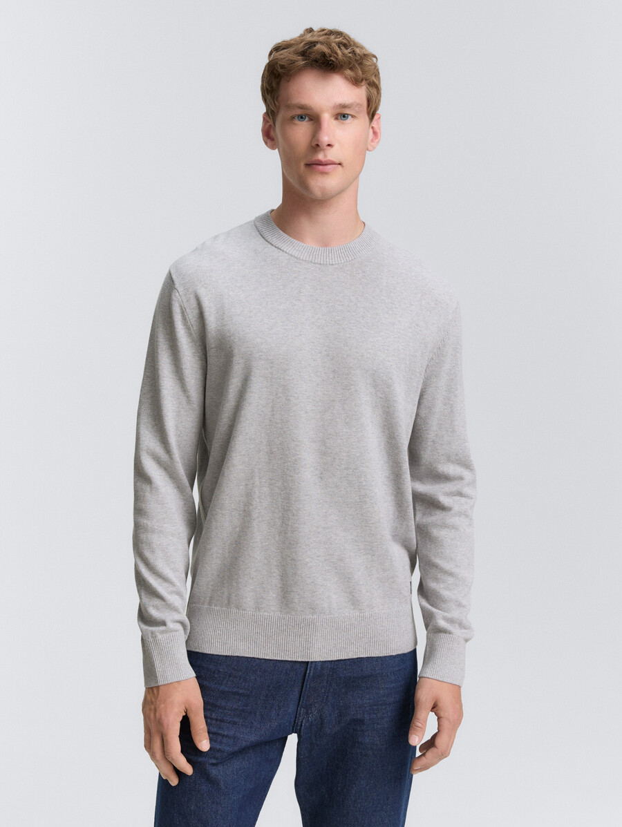 einfacher strickpullover aus baumwolle