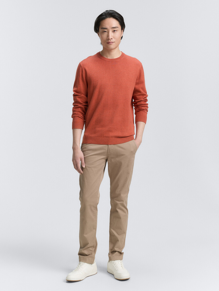 einfacher strickpullover aus baumwolle