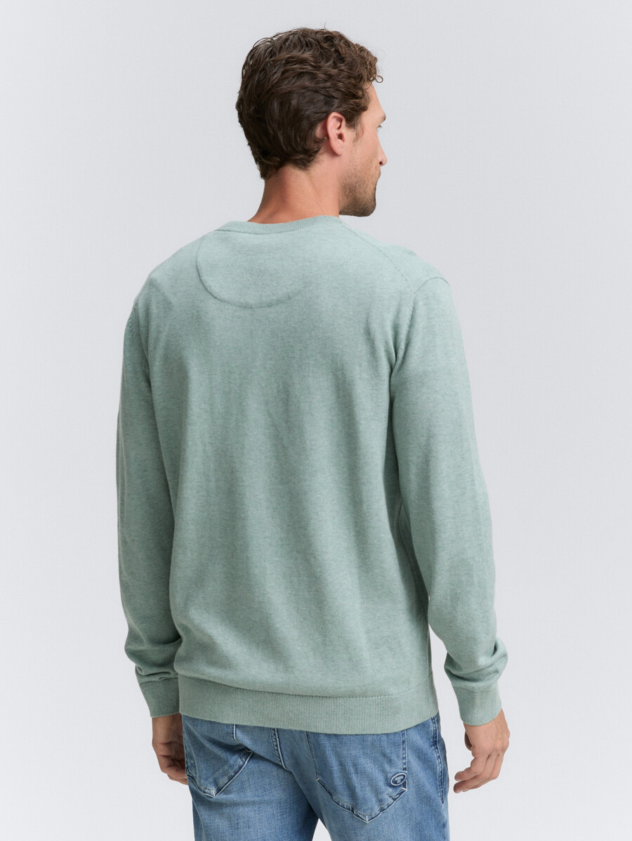 einfacher strickpullover aus baumwolle