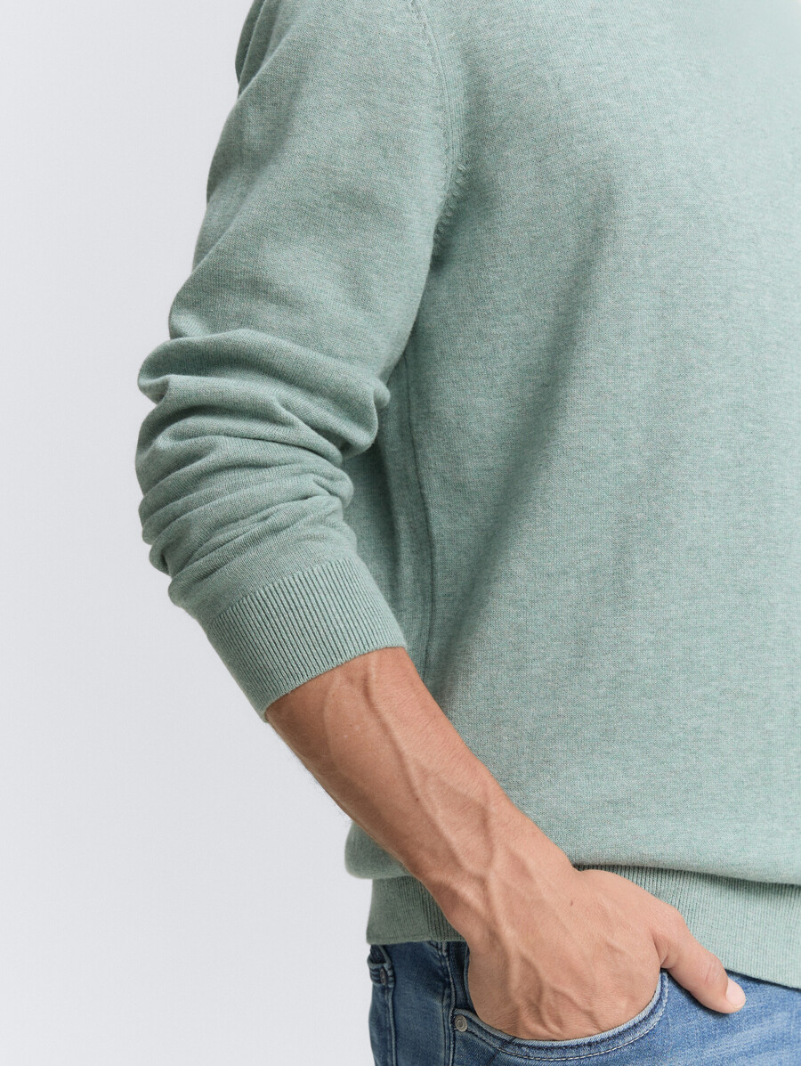 einfacher strickpullover aus baumwolle
