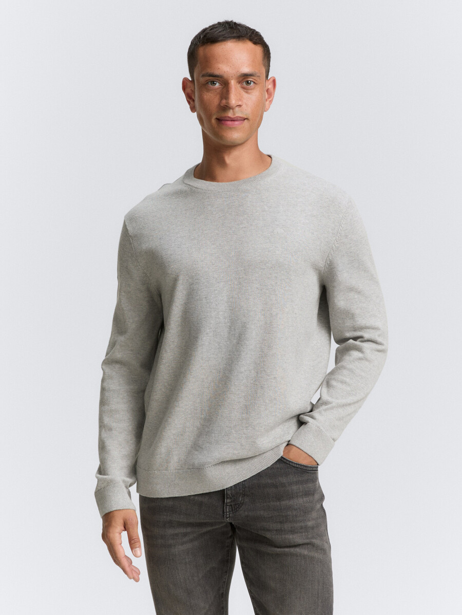 einfacher strickpullover aus baumwolle