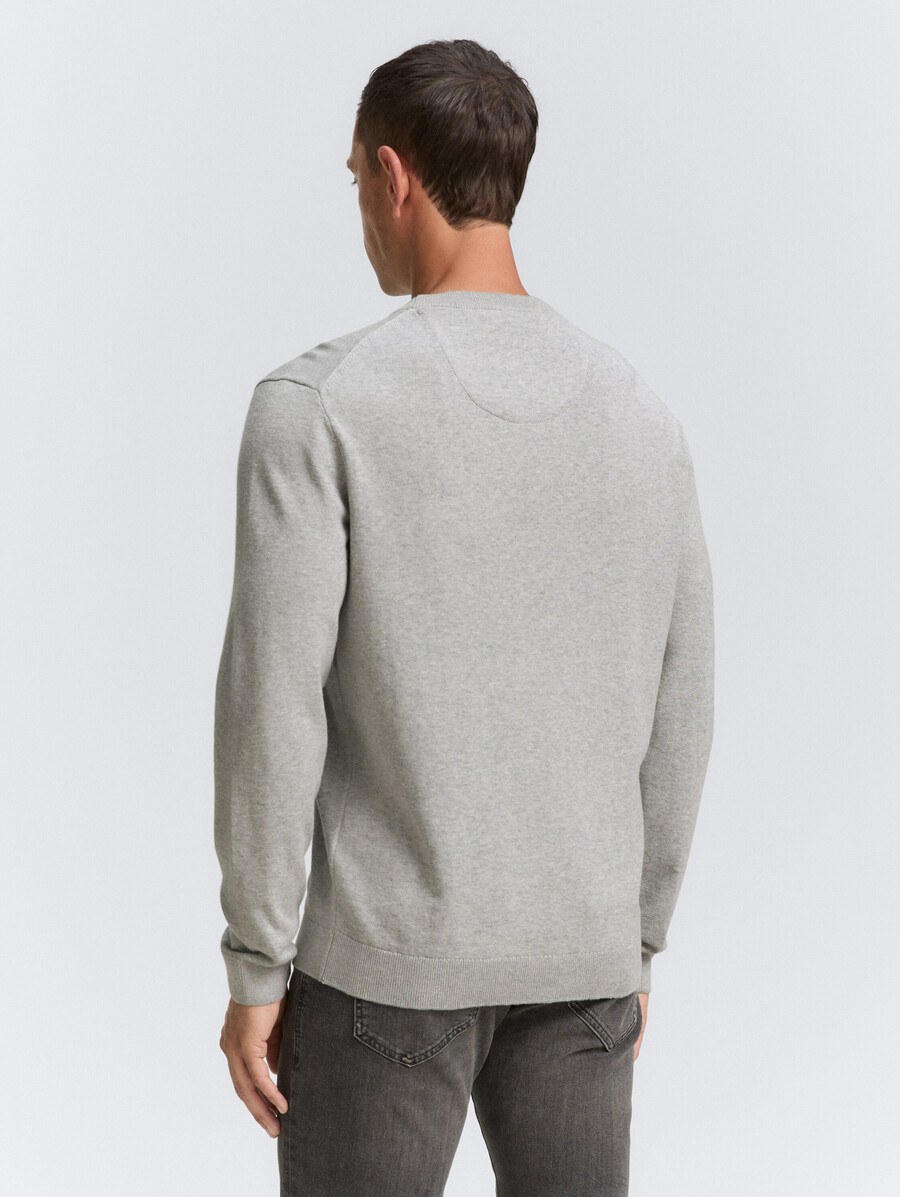 einfacher strickpullover aus baumwolle