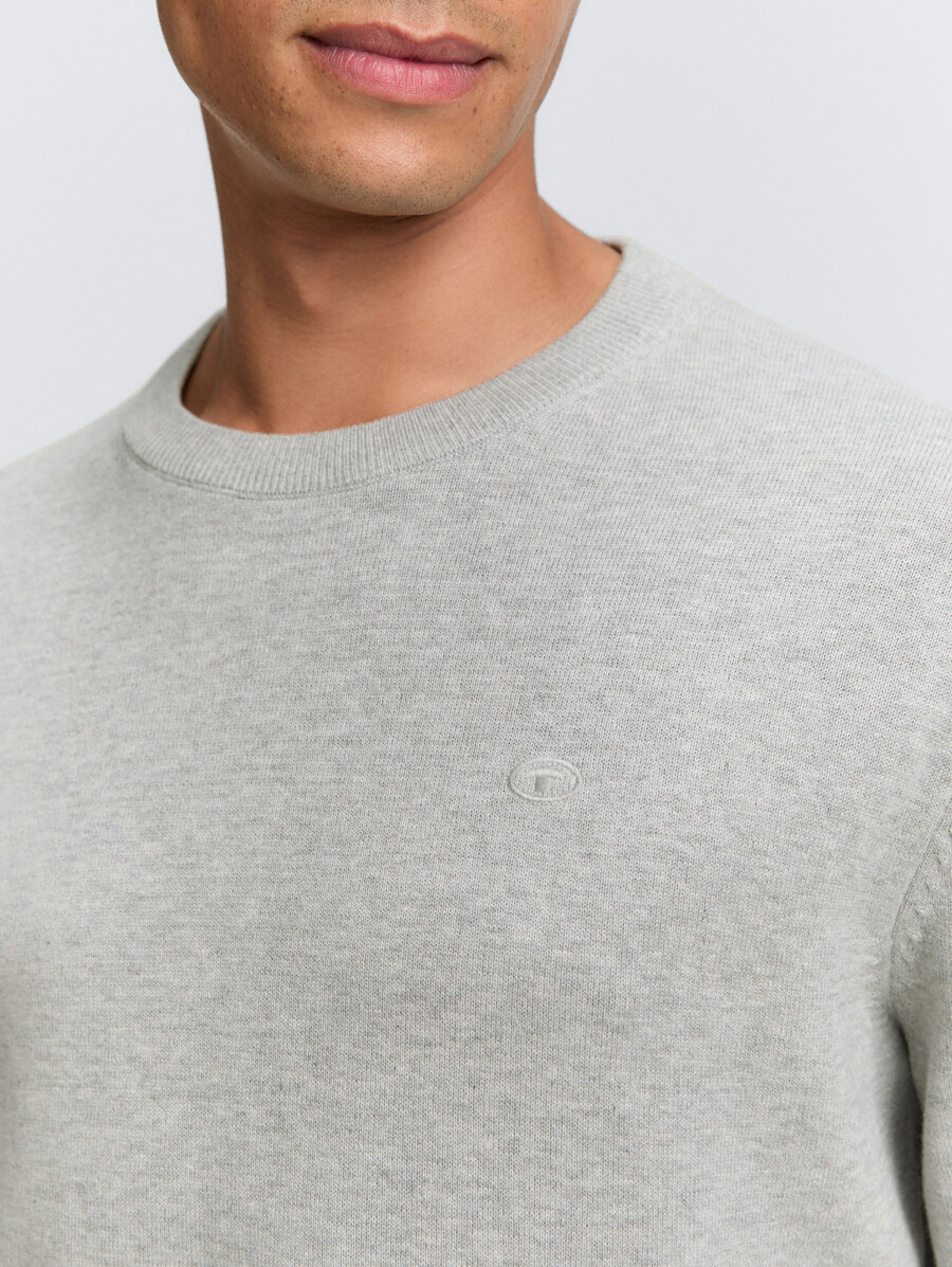 einfacher strickpullover aus baumwolle