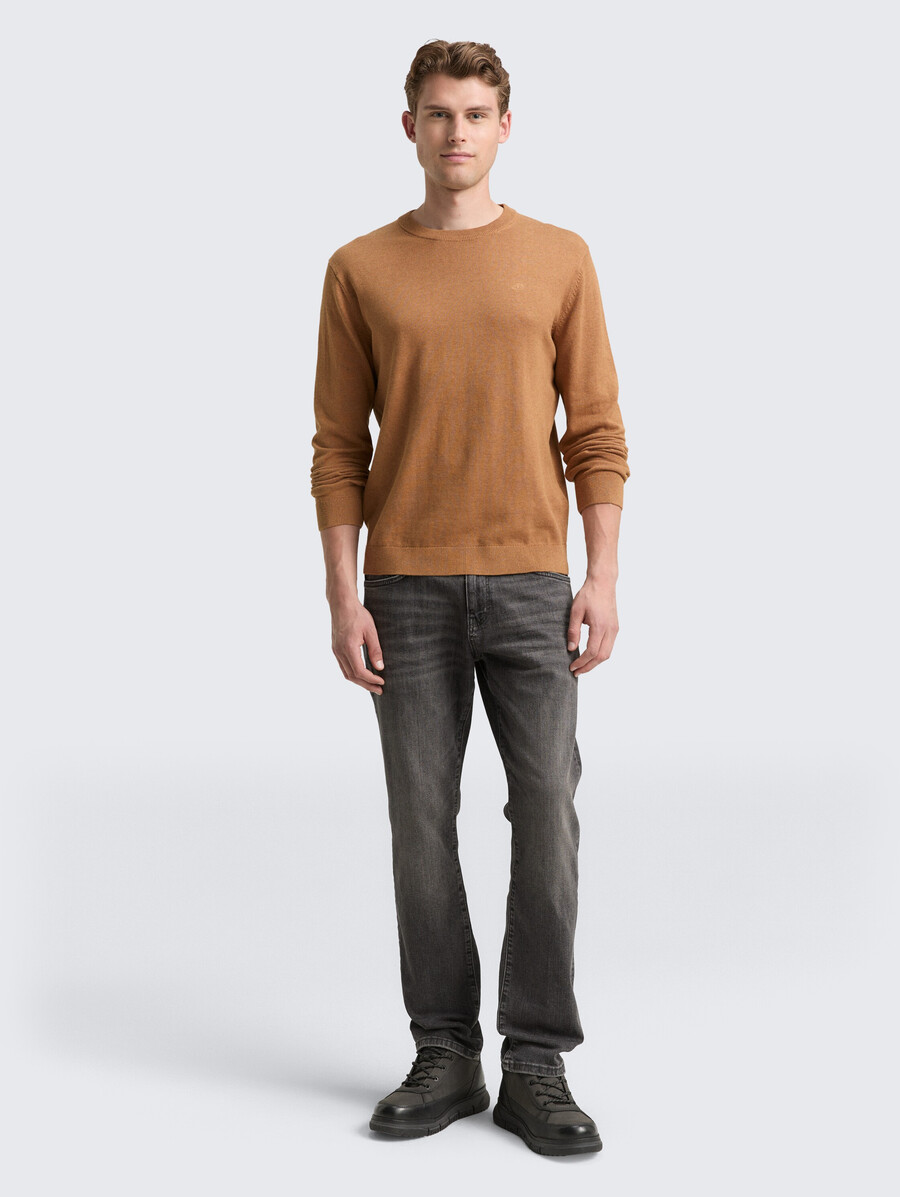 einfacher strickpullover aus baumwolle