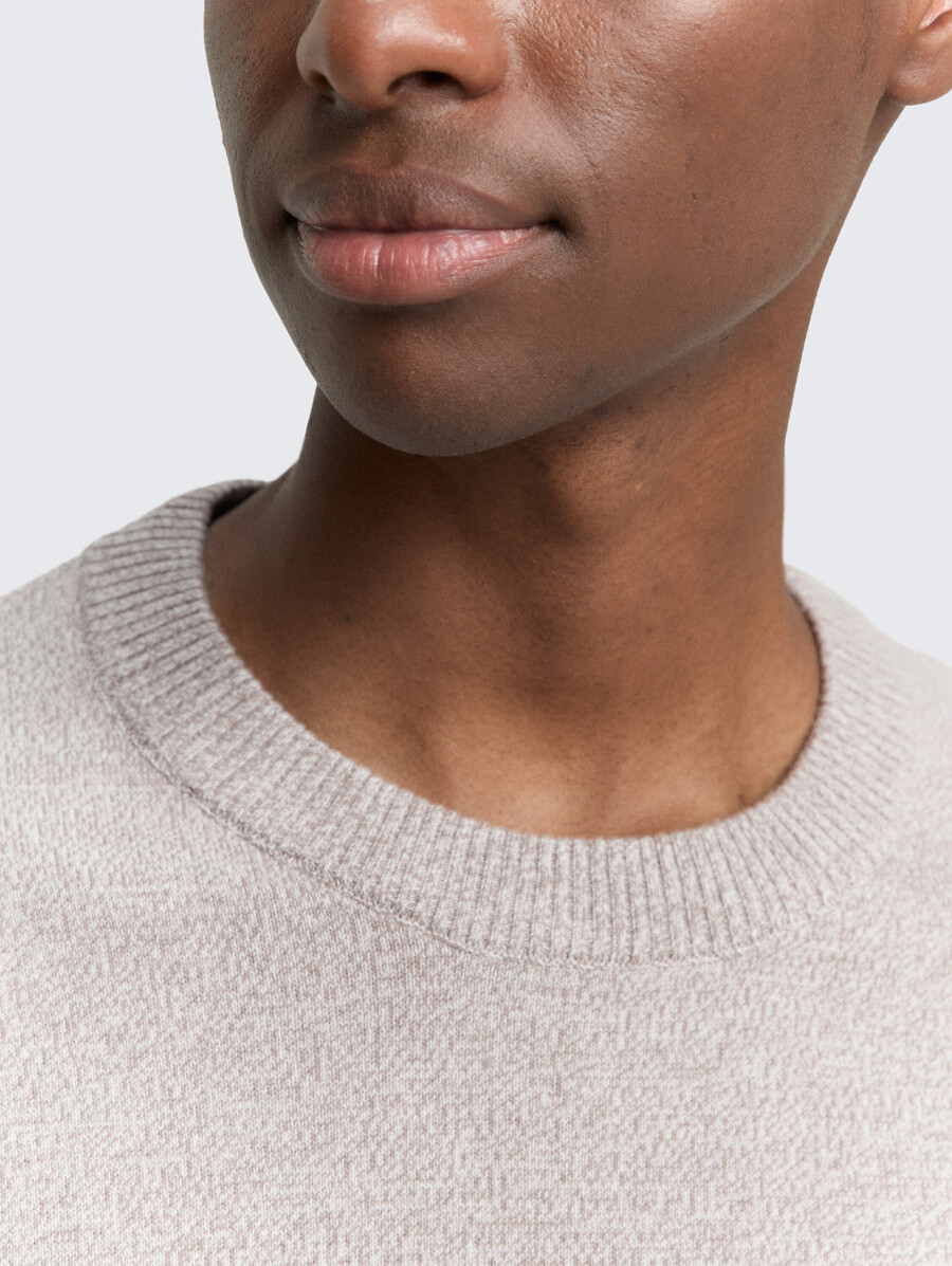 einfacher strickpullover aus baumwolle