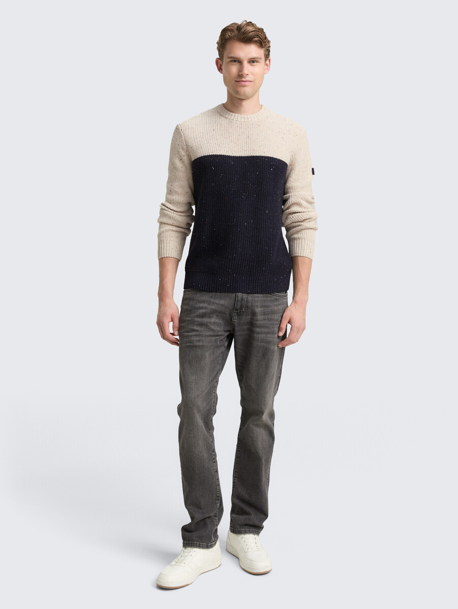 strickpullover mit verschiedenen texturen