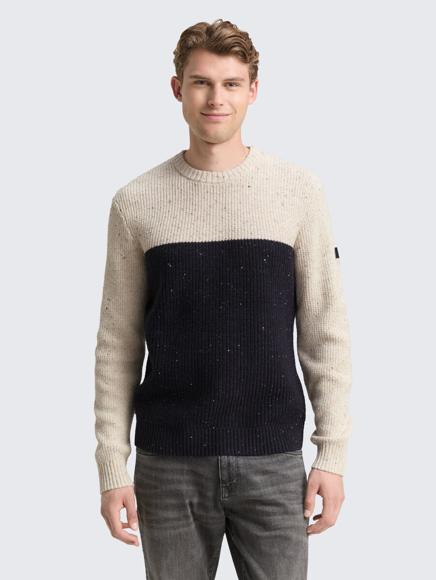 strickpullover mit verschiedenen texturen