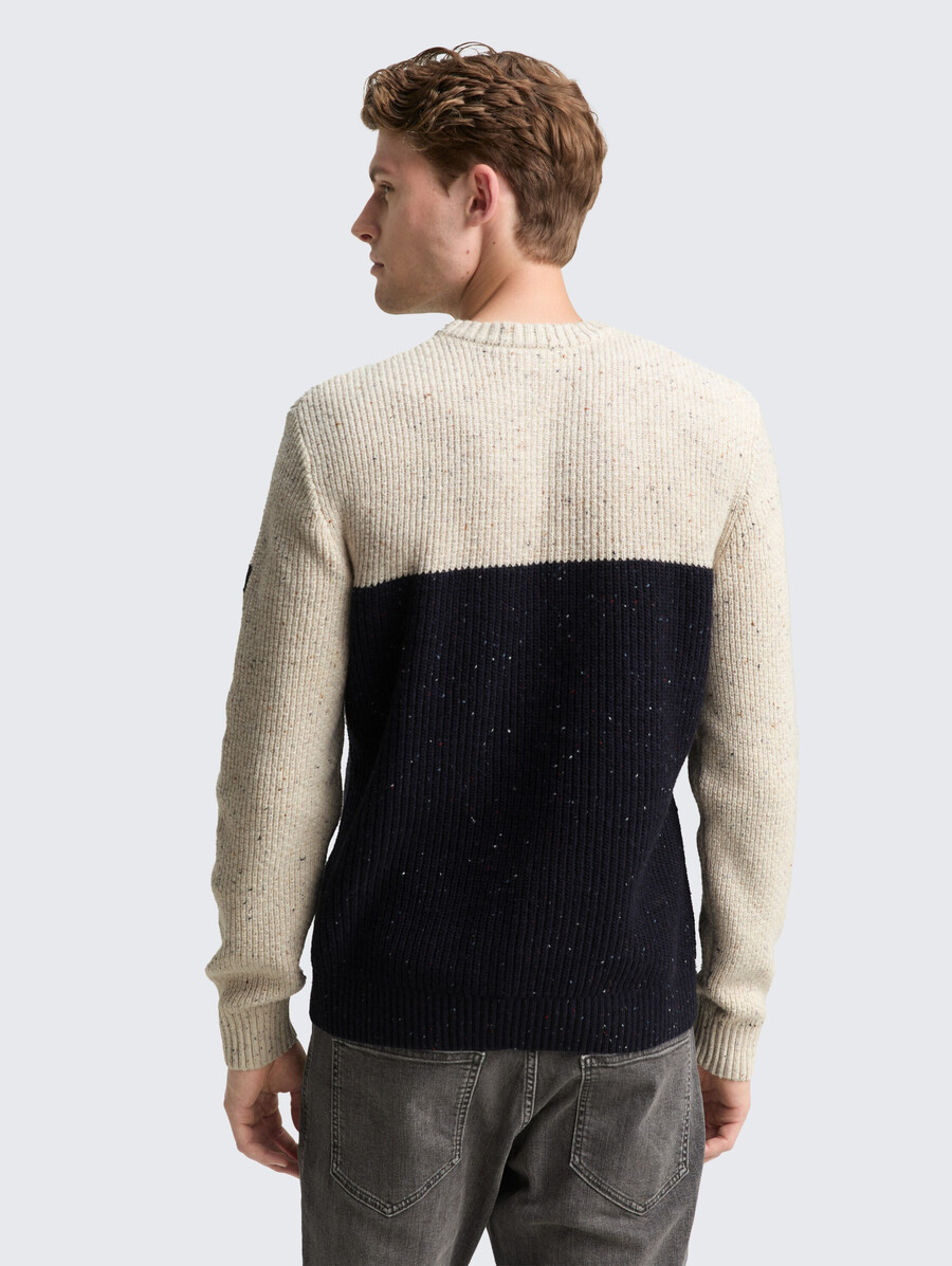 strickpullover mit verschiedenen texturen