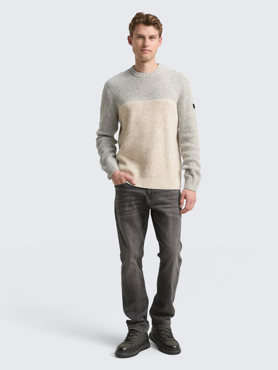strickpullover mit verschiedenen texturen