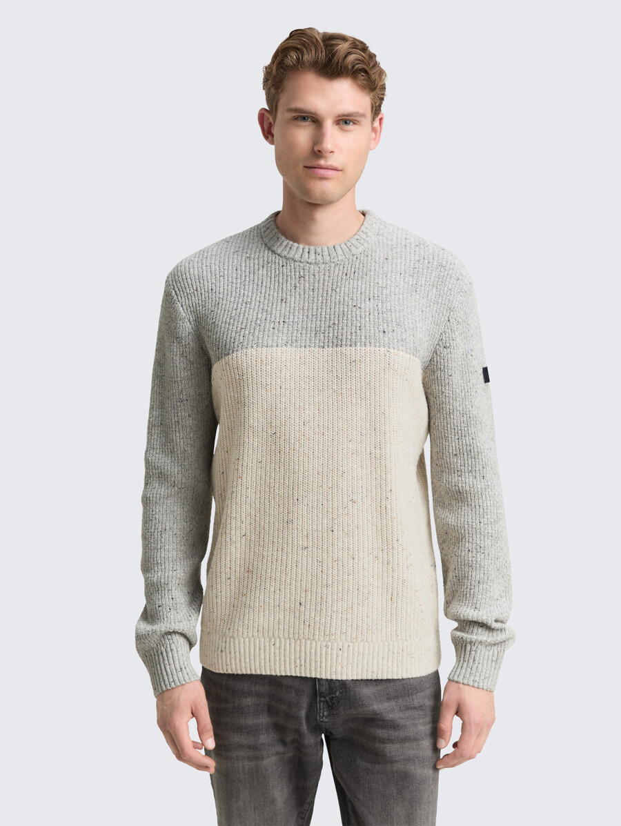 strickpullover mit verschiedenen texturen