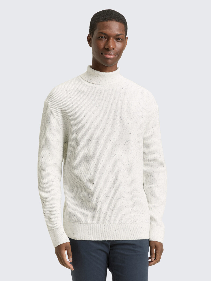 rollkragenpullover aus noppengarn