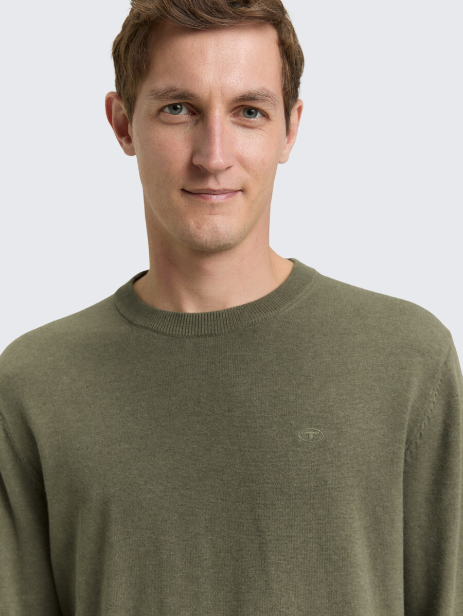 einfacher strickpullover aus baumwolle