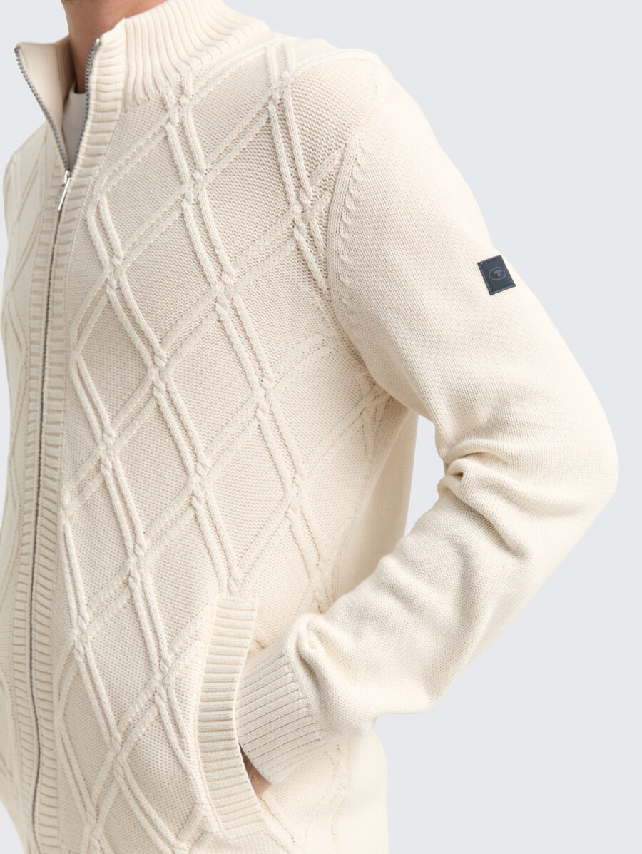 strickjacke mit zopfmuster