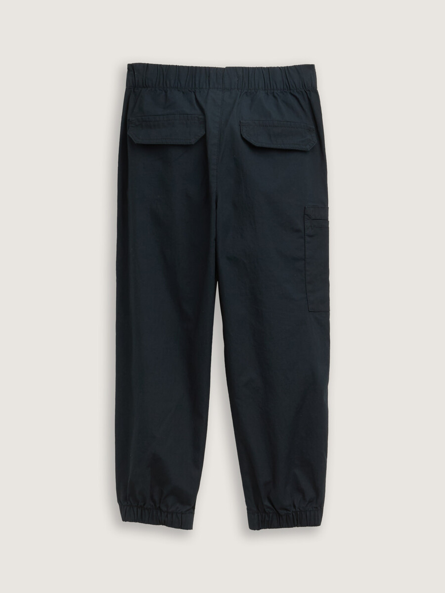 locker sitzende fallschirmhose