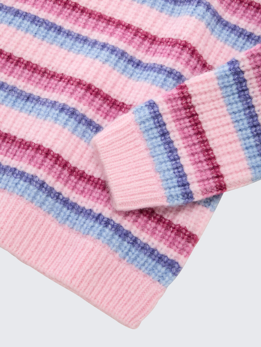 kurzer strickpullover mit streifenmuster